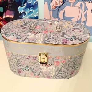 Large makeup / accessory storage organizer case